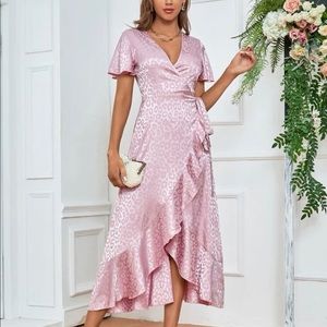 NEW 🌸🐆 Baby Pink Leopard Print Midi Dress